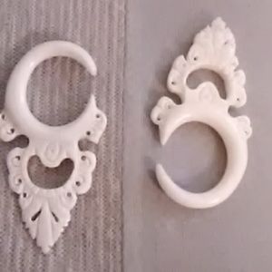 Size 6 ear gauges/taper/stretcher